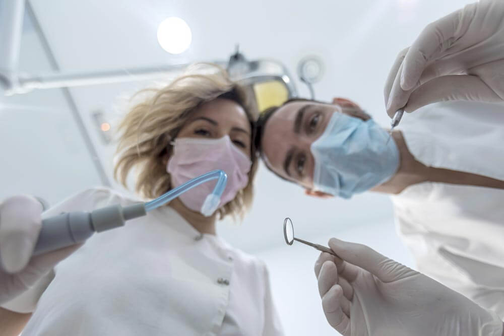 Dentistes praticiens à la clinique dentaire Fluor à Bienne en Suisse