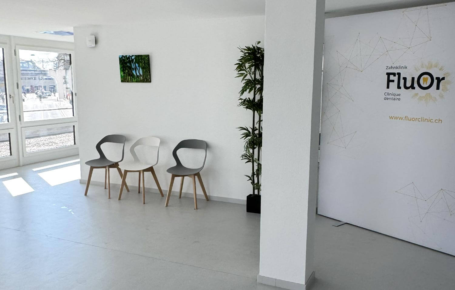 Salle d'attente de la Clinique FluOr à Bienne en Suisse